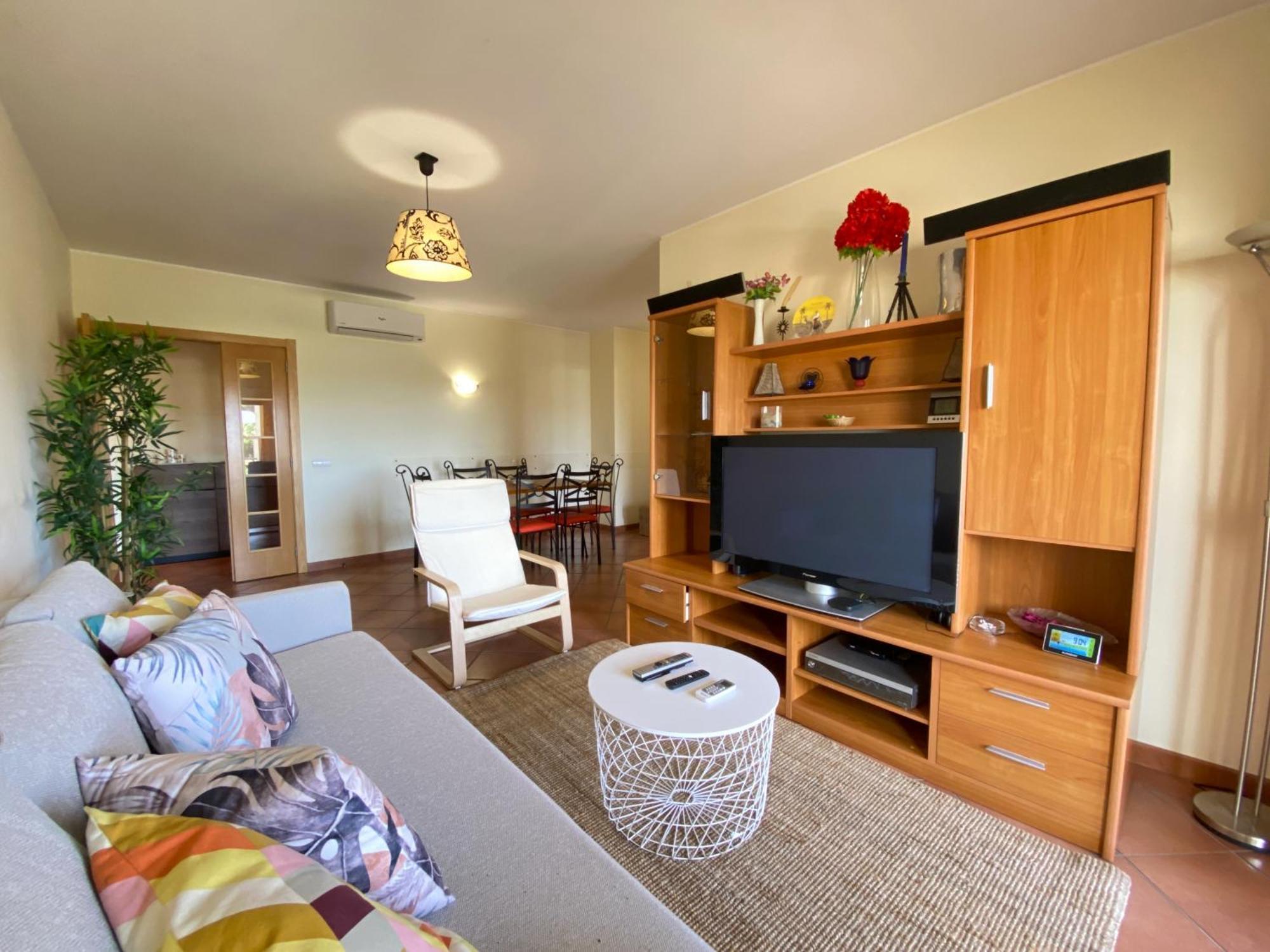 Sunny Style With Pool By Homing Apartment *